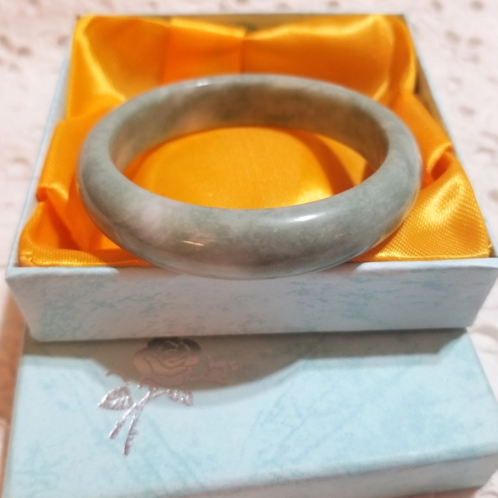 Snow Green Jade Children's Bangle Bracelet ~ Vintage - Picture 5 of 7